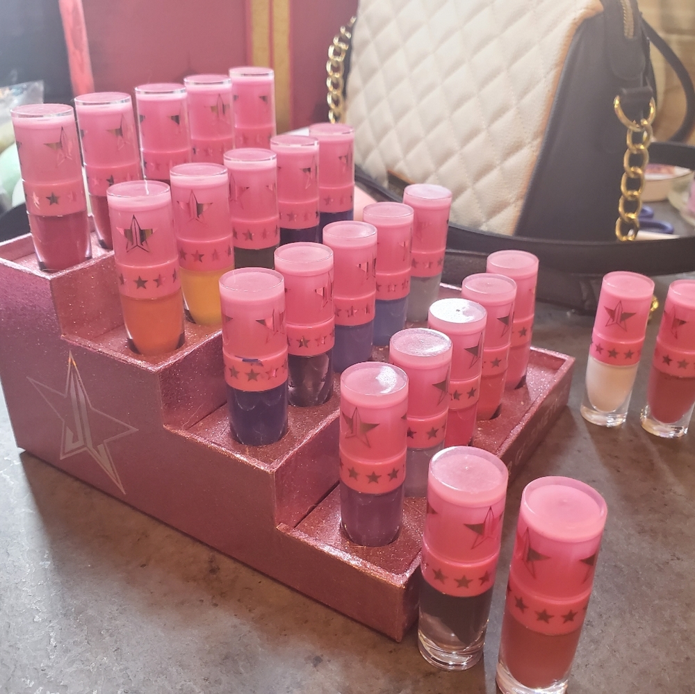 Jeffree star liquid lipsticks and holder